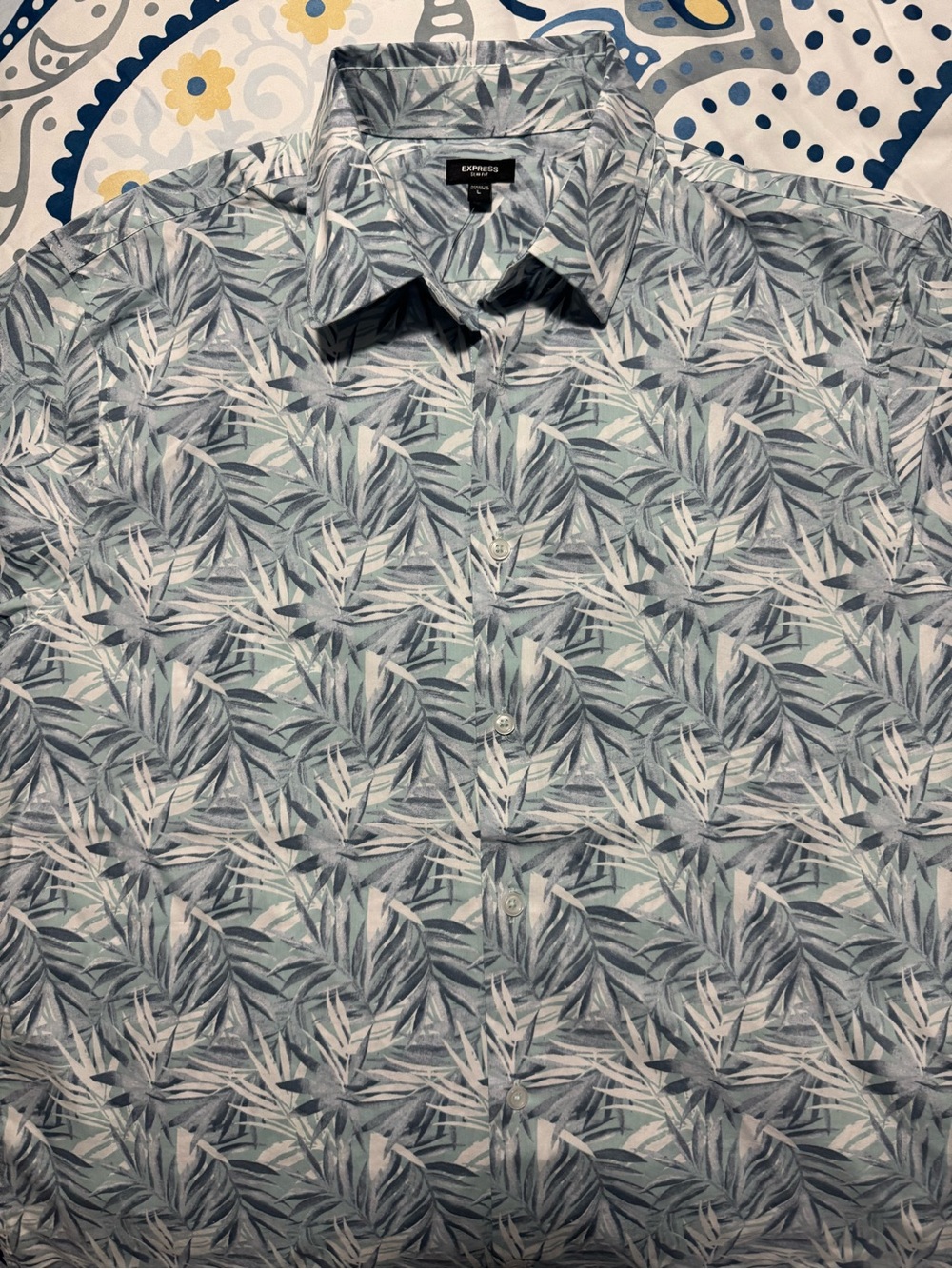 Express Men’s Light Green & Gray Leaf Print Button-Down Shirt